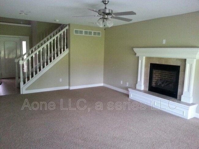 Building Photo - 4430 SE Oak Bend Dr