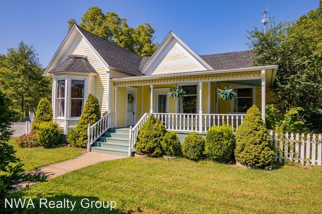 Building Photo - 3 br, 2 bath House - 402 NE Main Street