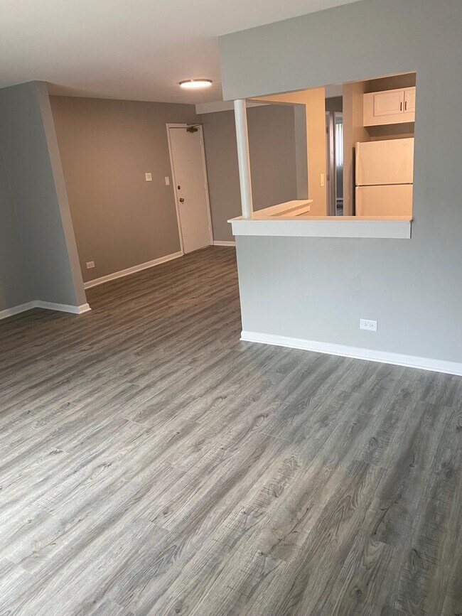 Building Photo - 4001 Bonhill Dr