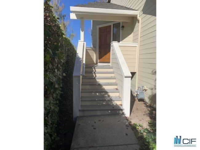 Building Photo - Scotts Valley 3bd/2ba~ End Unit Townhome~ ...