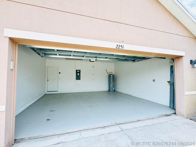 Building Photo - 2251 Garfield Dr SW