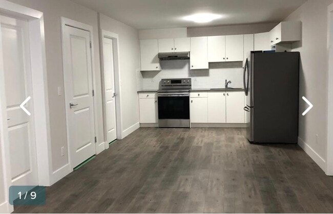 Building Photo - 11327 88 Av