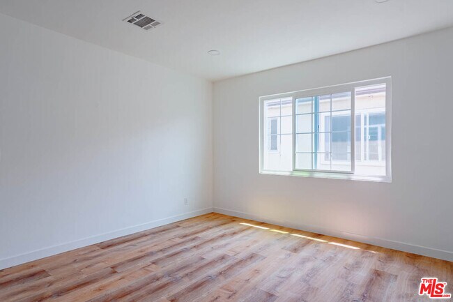 Foto del edificio - 938 W Glenoaks Blvd