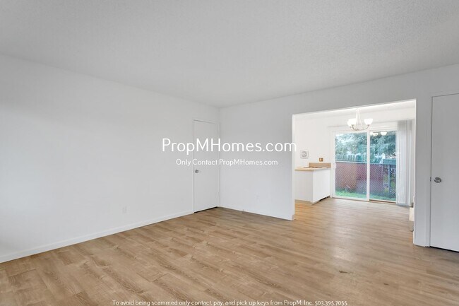 Foto del edificio - Updated Two Bedroom First Floor Unit in the Heart of Oregon City