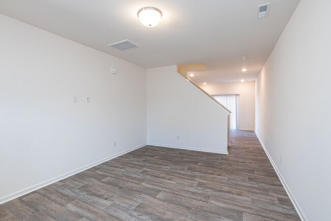 Photo - 3 br 2.5 ba townhome with 1 car garage Rea...