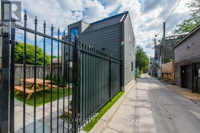Photo du bâtiment - 455 Ossington Ave