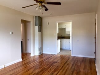 Building Photo - 114 N. Ash St.