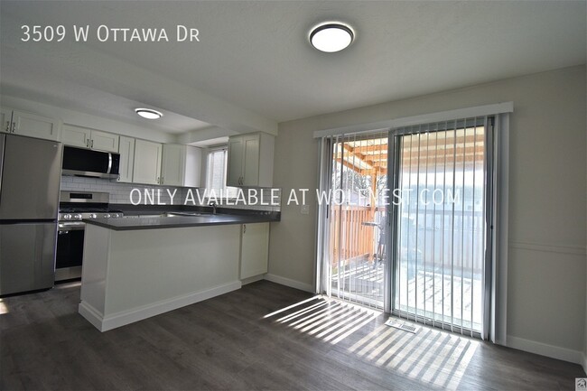 Building Photo - Remodeled 3 Bed West Valley! No Deposit Op...