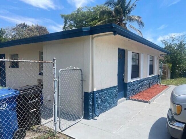 Building Photo - 1451 NW 20th Ct