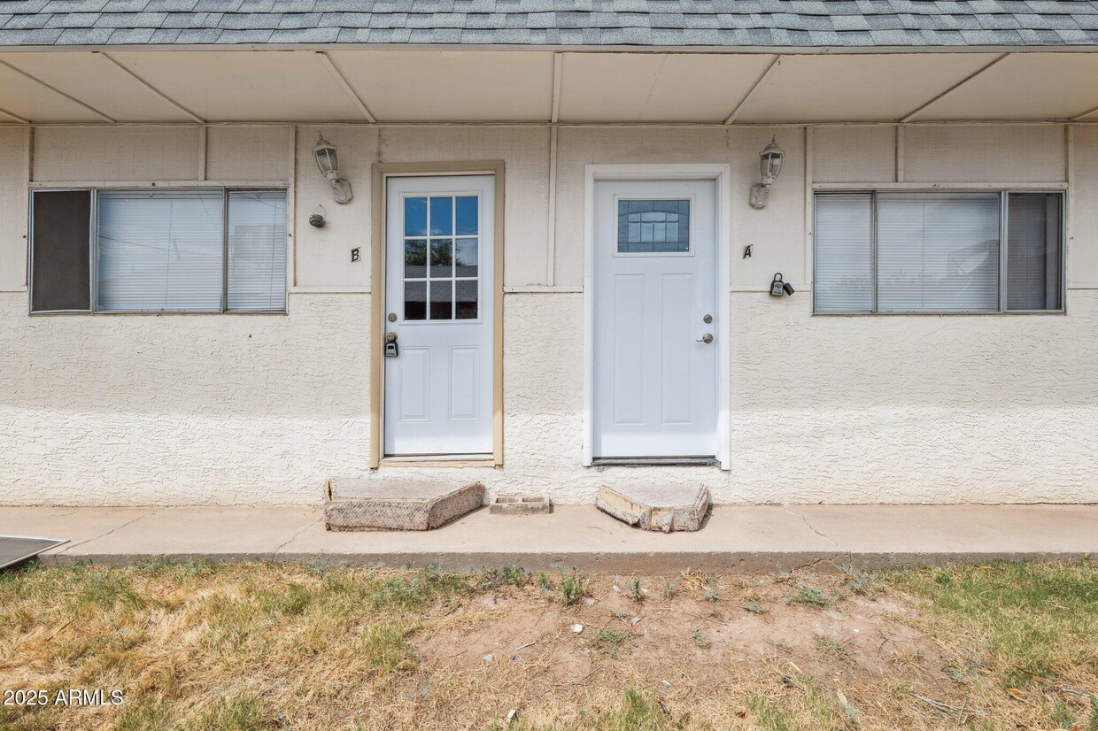 Primary Photo - 2525 E Willetta St