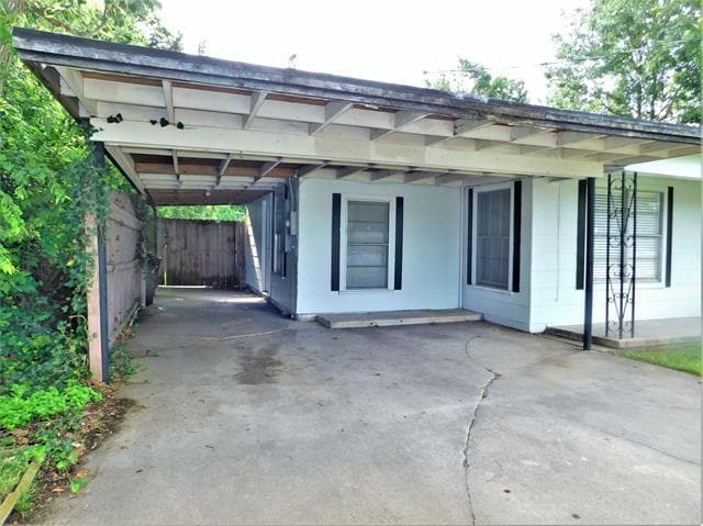 Building Photo - 2412 N Carroll Blvd