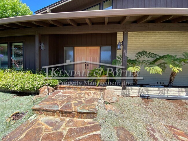 Building Photo - Beautifully Remodeled 4 Bed/2 Full Bath + 2 1/2 Bath Country Club Park Home