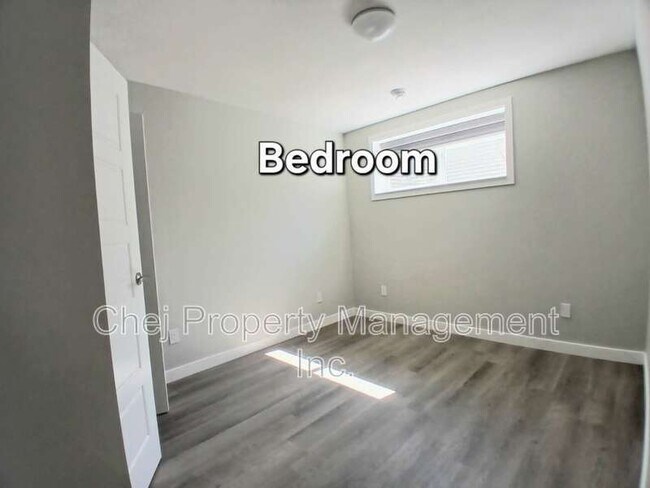 Photo du bâtiment - 16211-16219 19 Ave SW