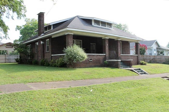 Foto del edificio - 310 W 6th St