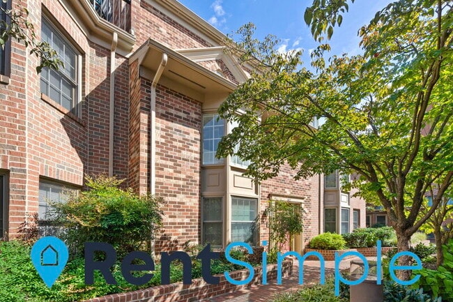 Photo - 602 N Tazewell St Townhome