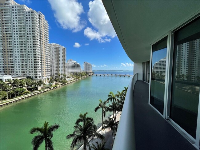 Foto del edificio - 465 Brickell Ave