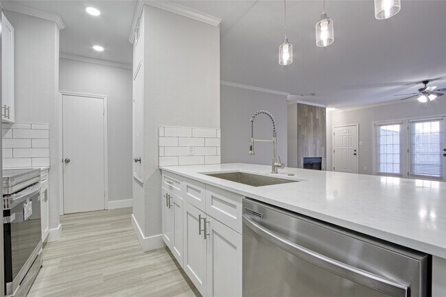 Foto del edificio - 324 Wilcrest Dr