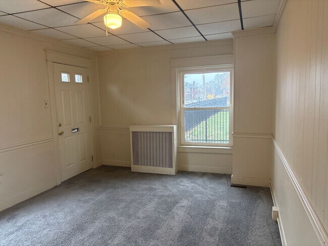 Foto del edificio - Available Now! York College Area! First fl...