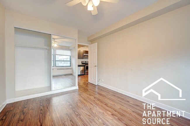 Foto del edificio - 4180 N Marine Dr