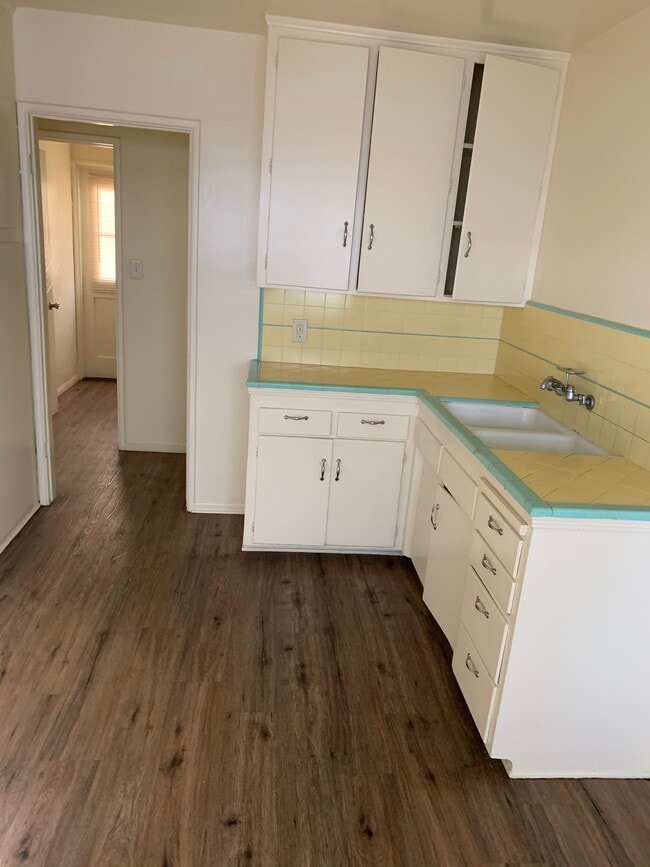 Building Photo - 837 Lagoon Ave