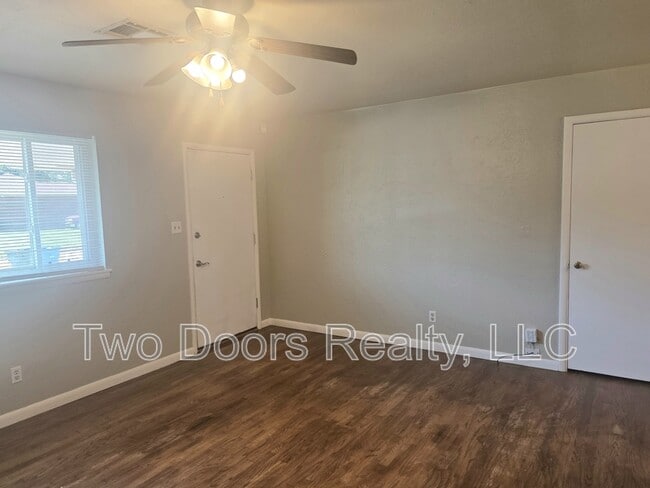 Photo - 705 E Carroll Ln House