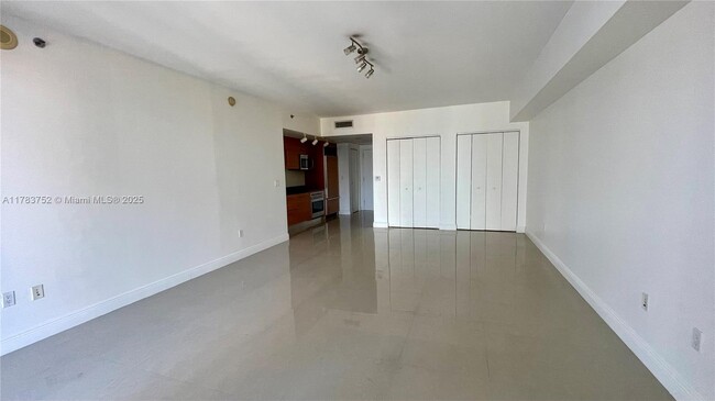 Building Photo - 475 Brickell Ave