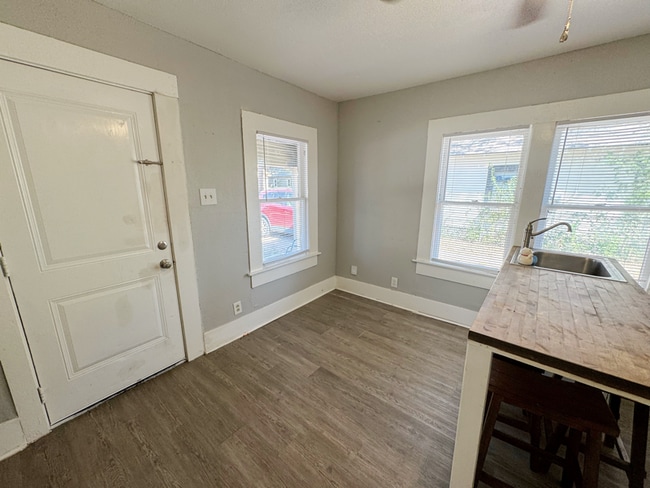 Building Photo - 620 Potomac St