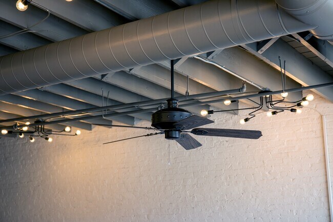 Foto del edificio - 1319 Leavenworth Street, Unit 204