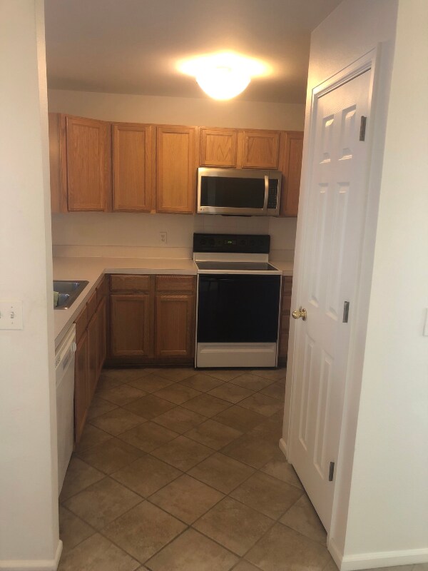 Building Photo - 1021 Rolland Moore Dr