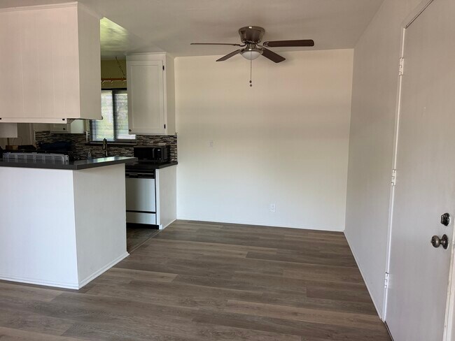 Dining area - 11550 Nebraska Ave