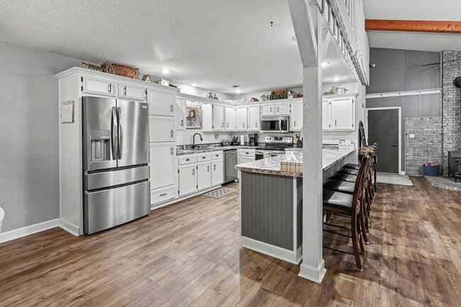 Building Photo - Rent: $2750; 6 beds 3 baths