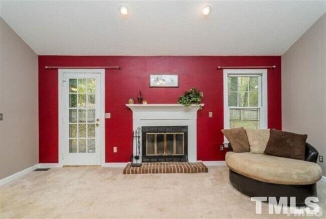 Foto del edificio - 10 Fox Chase Ln