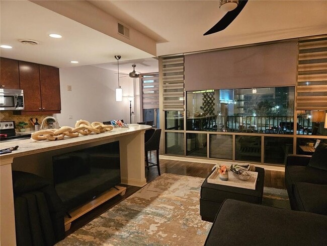 Building Photo - 250 Park Ave W NW