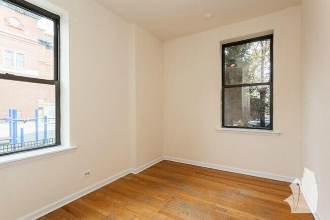 Foto del edificio - 2314 N Kedzie Blvd