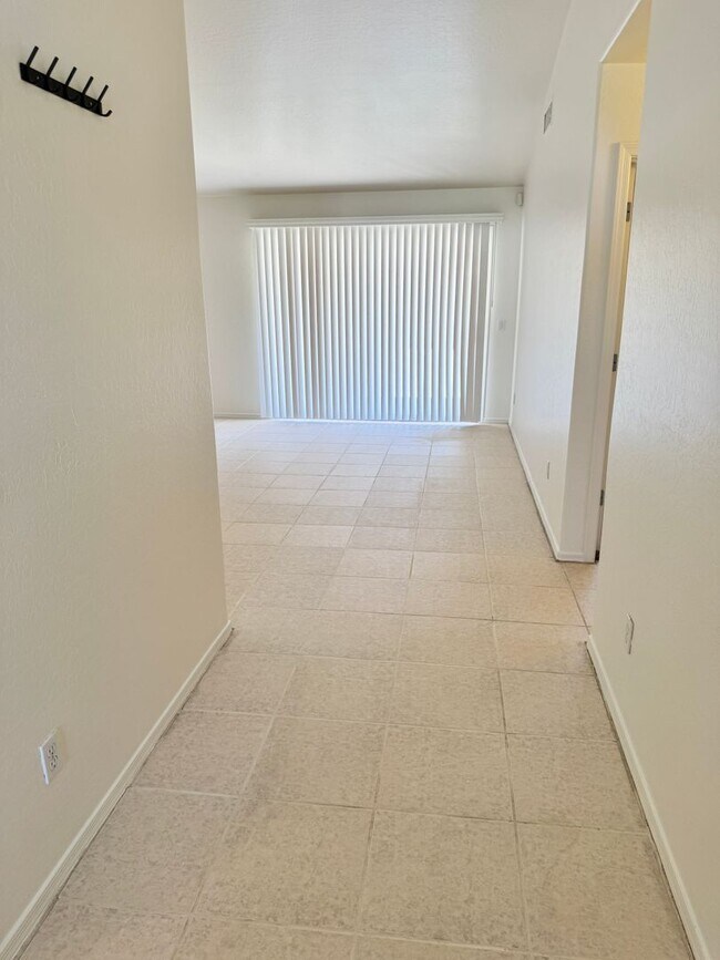 Building Photo - Fantastic 3 Bedroom/2 Bath Single Level Home, Corner Lot!