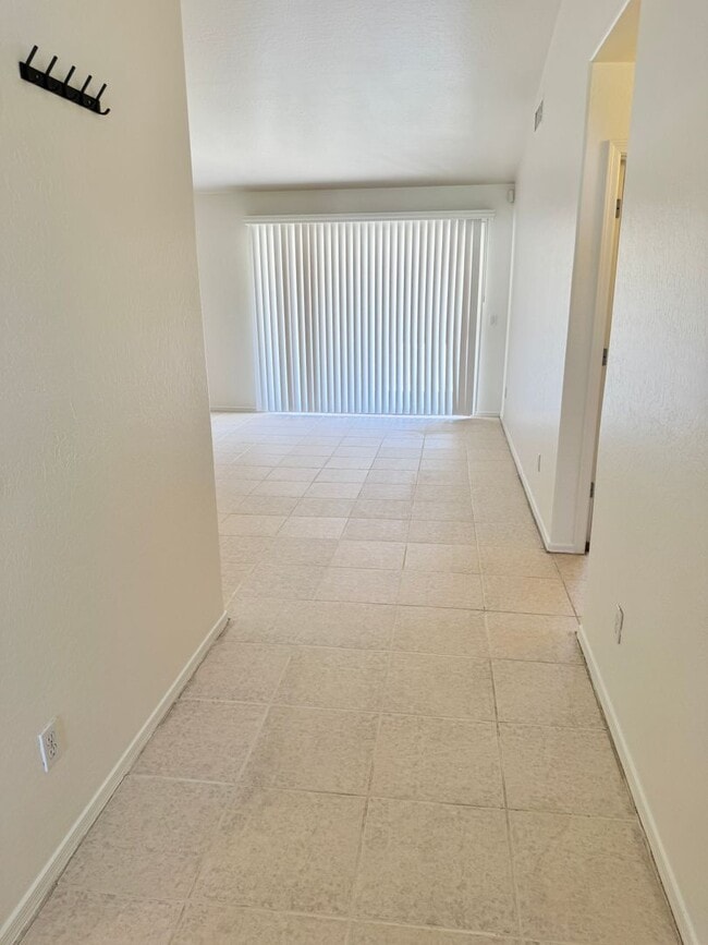 Foto del edificio - Fantastic 3 Bedroom/2 Bath Single Level Home, Corner Lot!