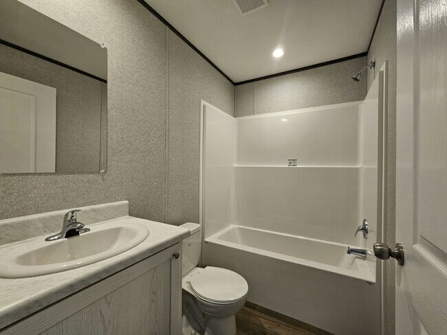Foto del edificio - 557 Suwanee Dr
