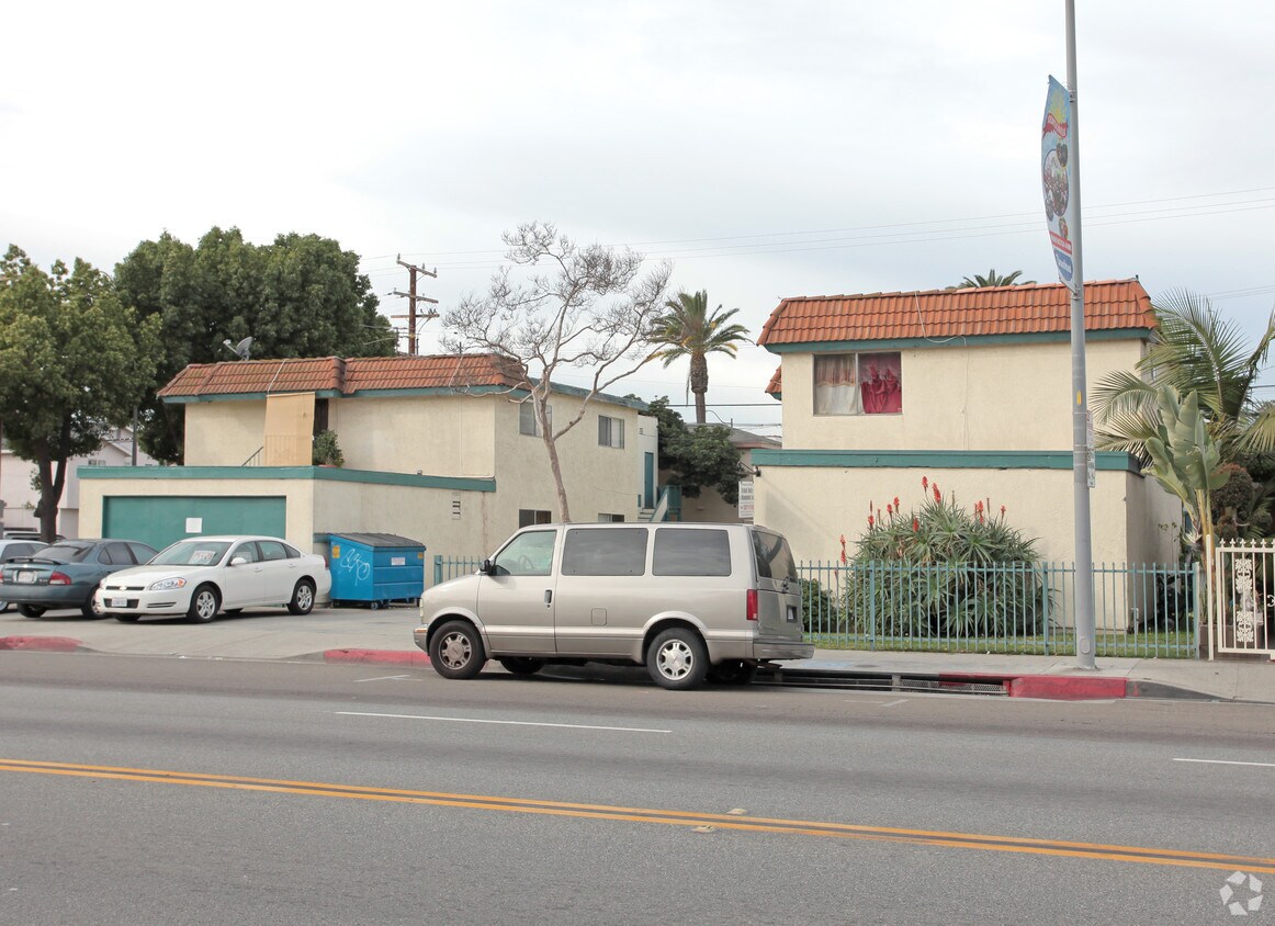 Primary Photo - 2817-2821 Zoe Ave