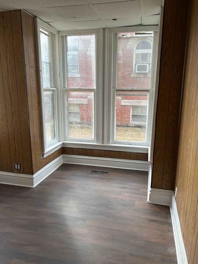 Foto del edificio - 230 E Chestnut St