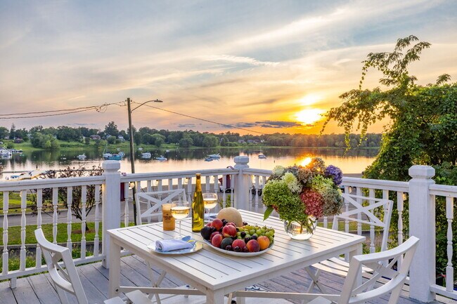 Building Photo - 538 Main St