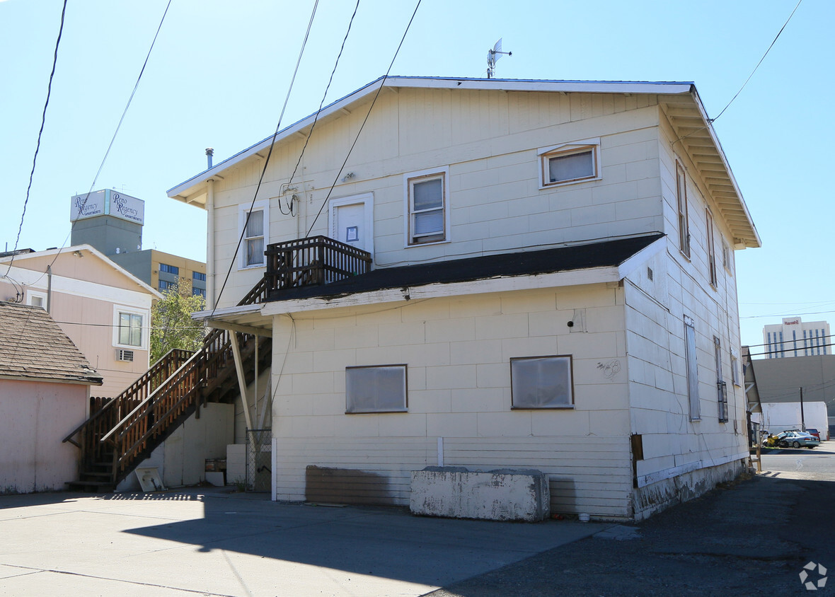Foto del edificio - 121 E 6th St