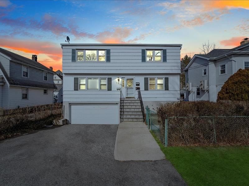 Photo - 709 Hall St