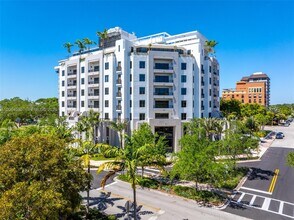 Building Photo - 701 Valencia Ave