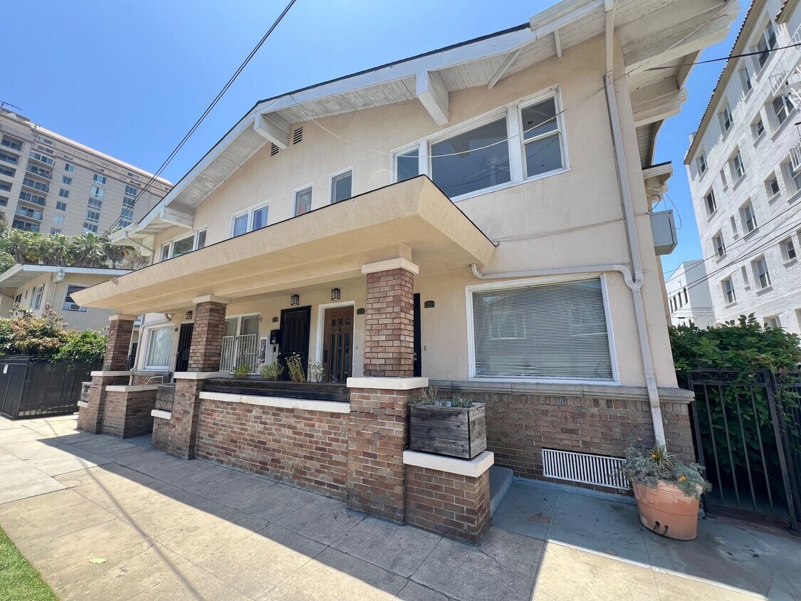 Foto principal - Charming 1 Bed Townhouse-Style Apartment N...
