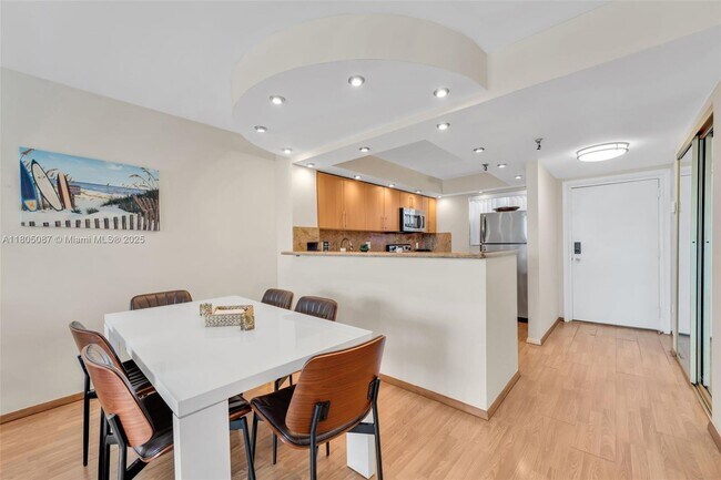 Foto del edificio - 17900 N Bay Rd