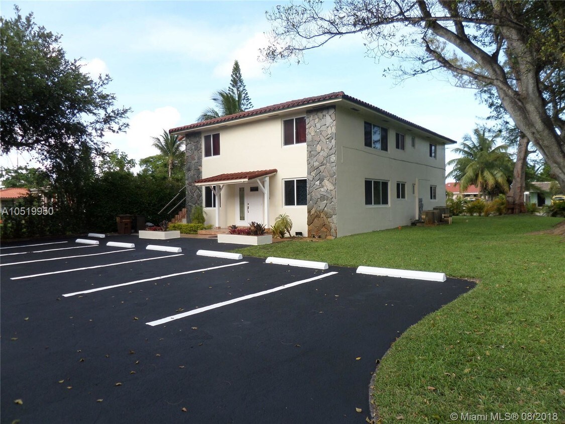 1245 NE 119th St Unit , Biscayne Park, FL 33161 Room for Rent in
