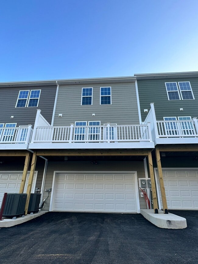 Foto del edificio - 409 Randolph Vw Dr