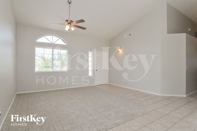 Building Photo - 127 E Tamarack Dr