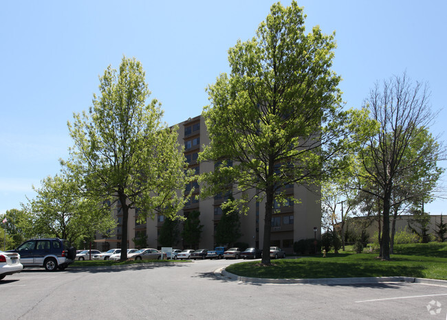 Foto del edificio - Olathe Towers