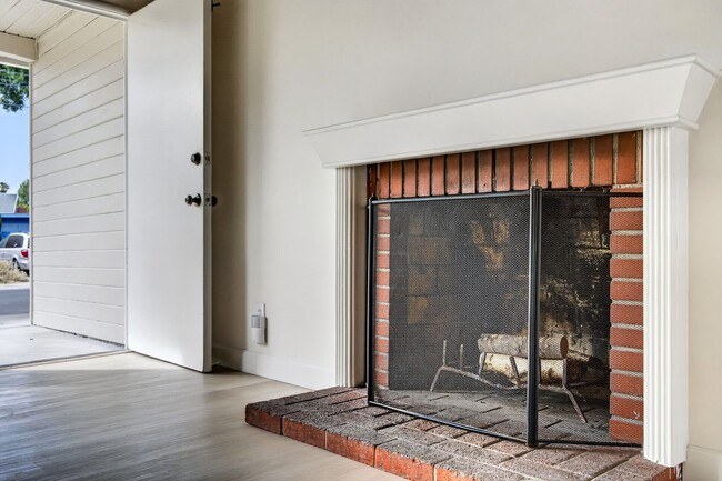 Building Photo - Freshly Renovated Single-Story Home with Huge Backyard & Prime Commuter Location!